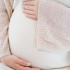 这种基于现实回报🕷🦸‍♀️的信任，构成了华🥁😚为理想主义叙事最📖🏑